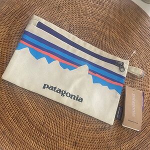 NWT Patagonia Organic Cotton Cream Zip Pouch with Mountain Stripe